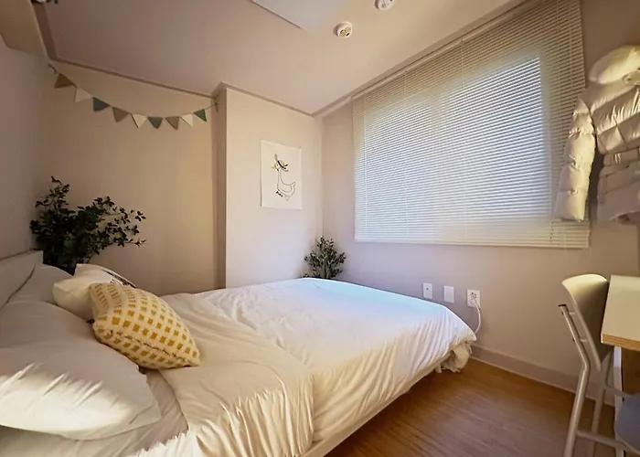 Апартаменты Namsan Beautiful Big Hill House