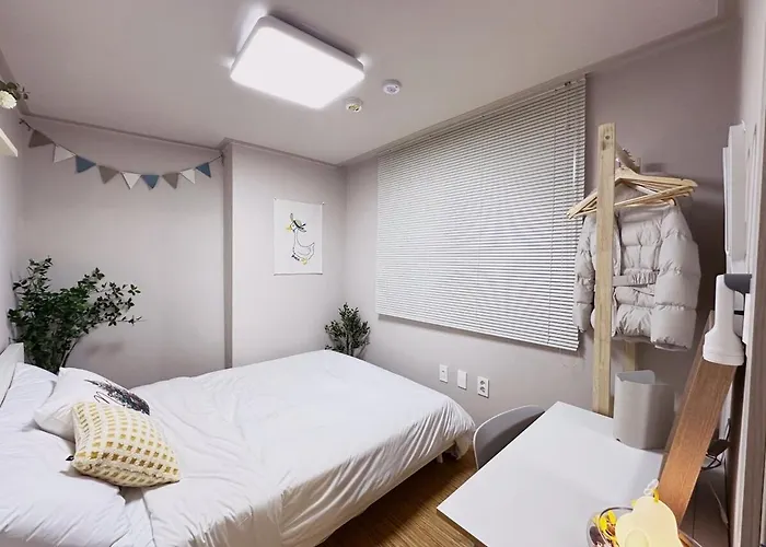 Апартаменты Namsan Beautiful Big Hill House Сеул